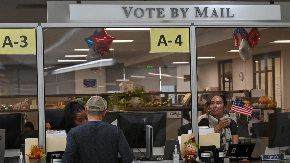 A California resident casting his mail-in ballot/ Carlos Moreno