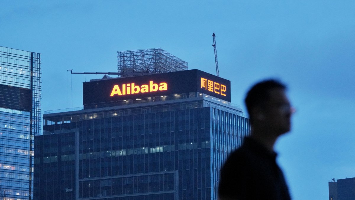 Un anuncio publicitario exterior de Alibaba en Hong Kong (Archivo)