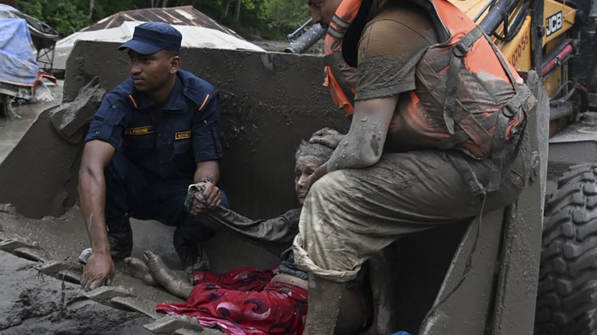 Rescue of a person following the flood in Nepal