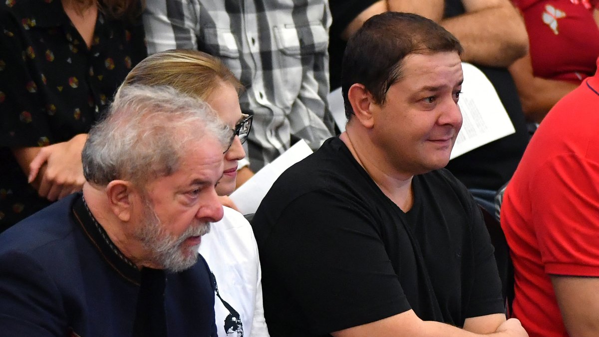 (File photo) Brazilian President Luiz Inácio Lula da Silva and his son Fábio Luís Lula da Silva