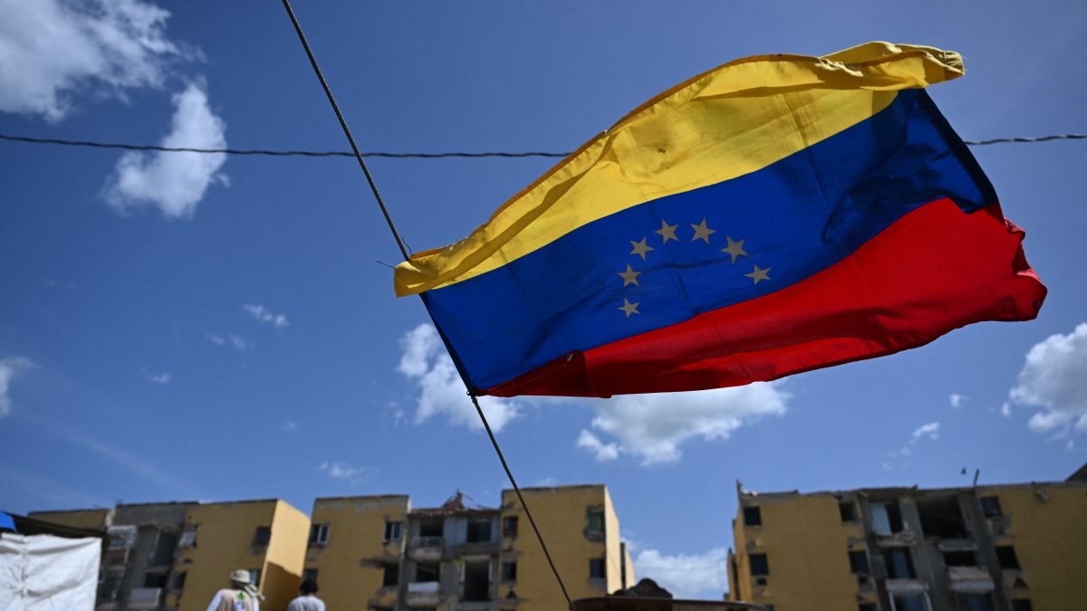 Bandera venezolana ondea en La Guaira/ Raúl Arboleda