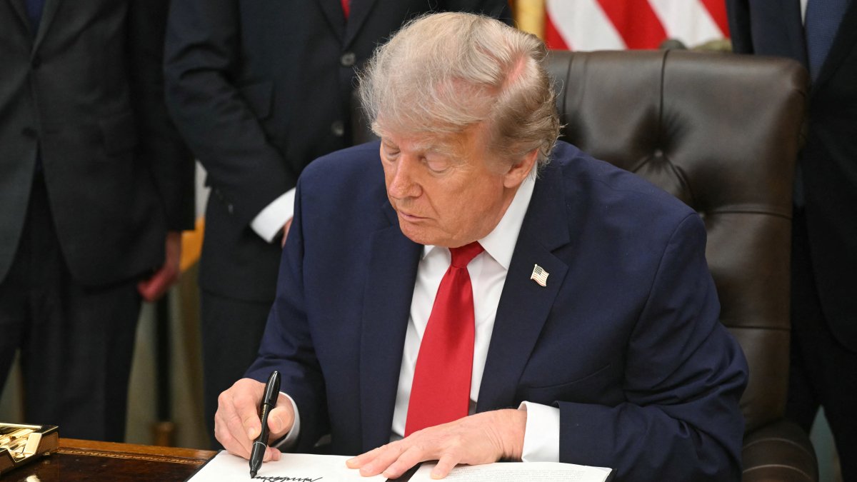 Donald Trump en el Salón Oval/ Saul Loeb