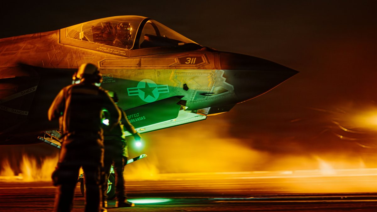 Un F-35C Lightning II en la cubierta del USS George Washington