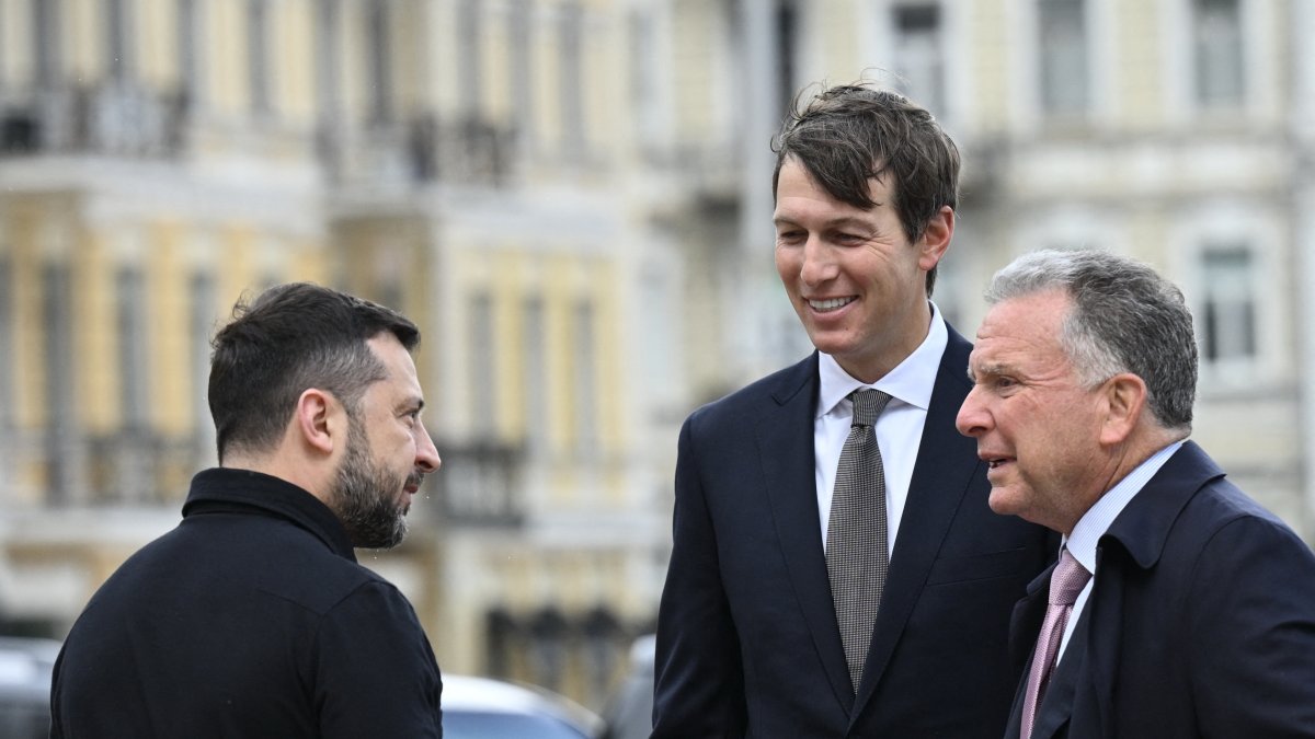 Volodymyr Zelensky welcomes Steve Witkoff and Jared Kushner