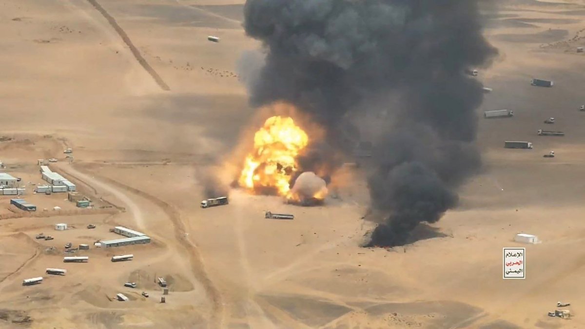 Imagen de un ataque hutí contra camiones militares saudís