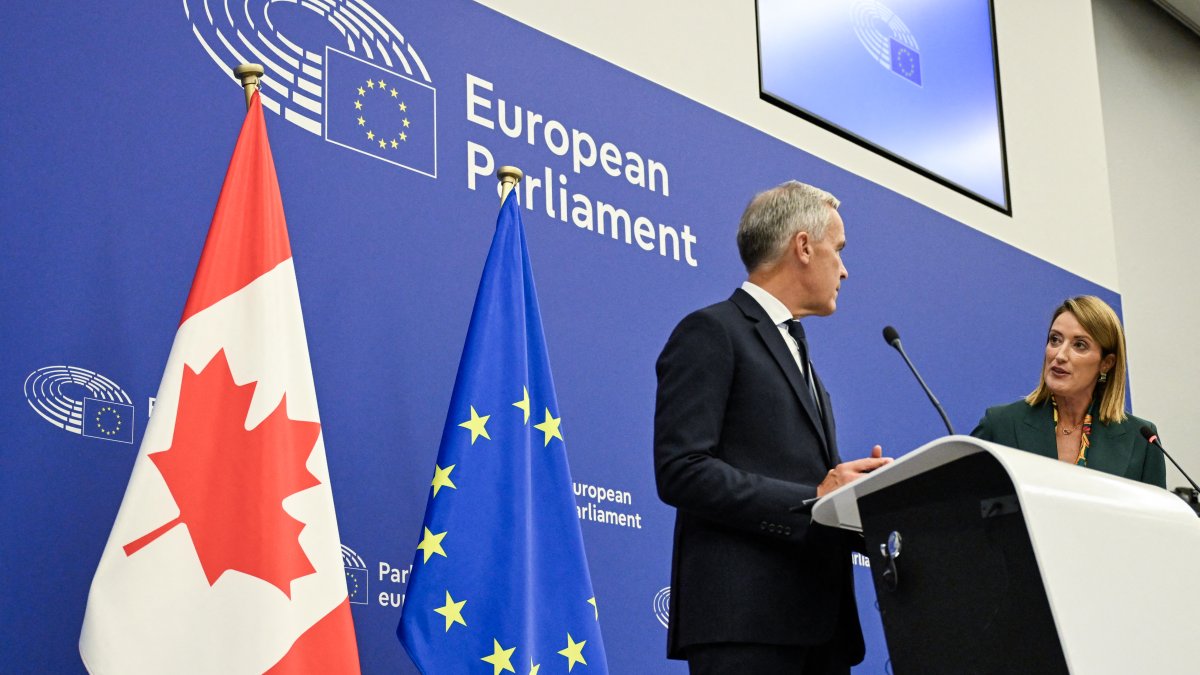 Canadian Prime Minister Mark Carney and European Parliament President Roberta Metsola