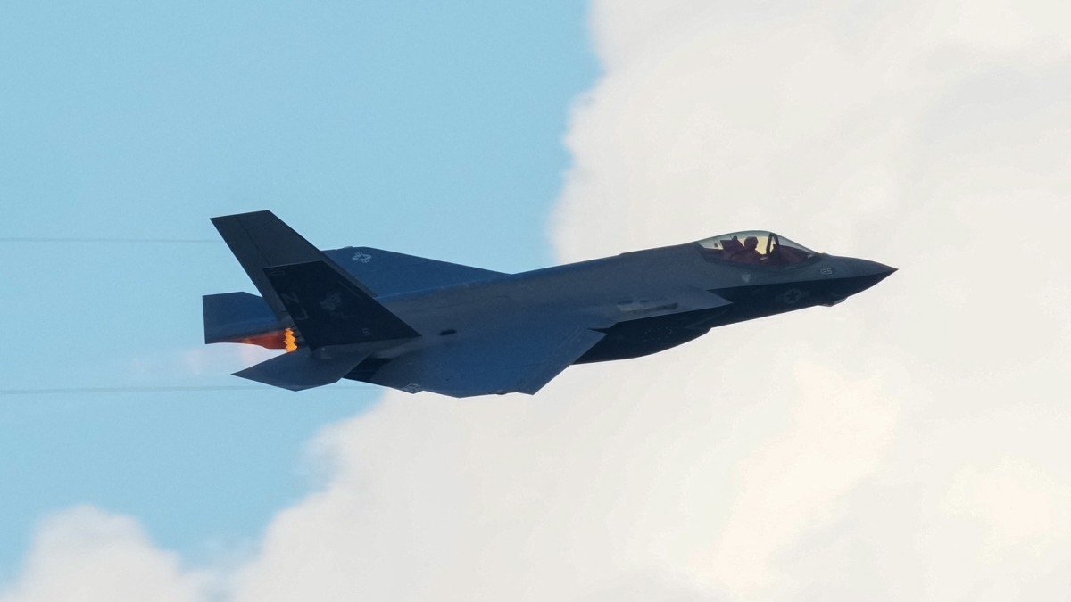 Un caza F-35 de la Fuerza Aérea sobrevuela la zona durante la celebración del Día de la Independencia