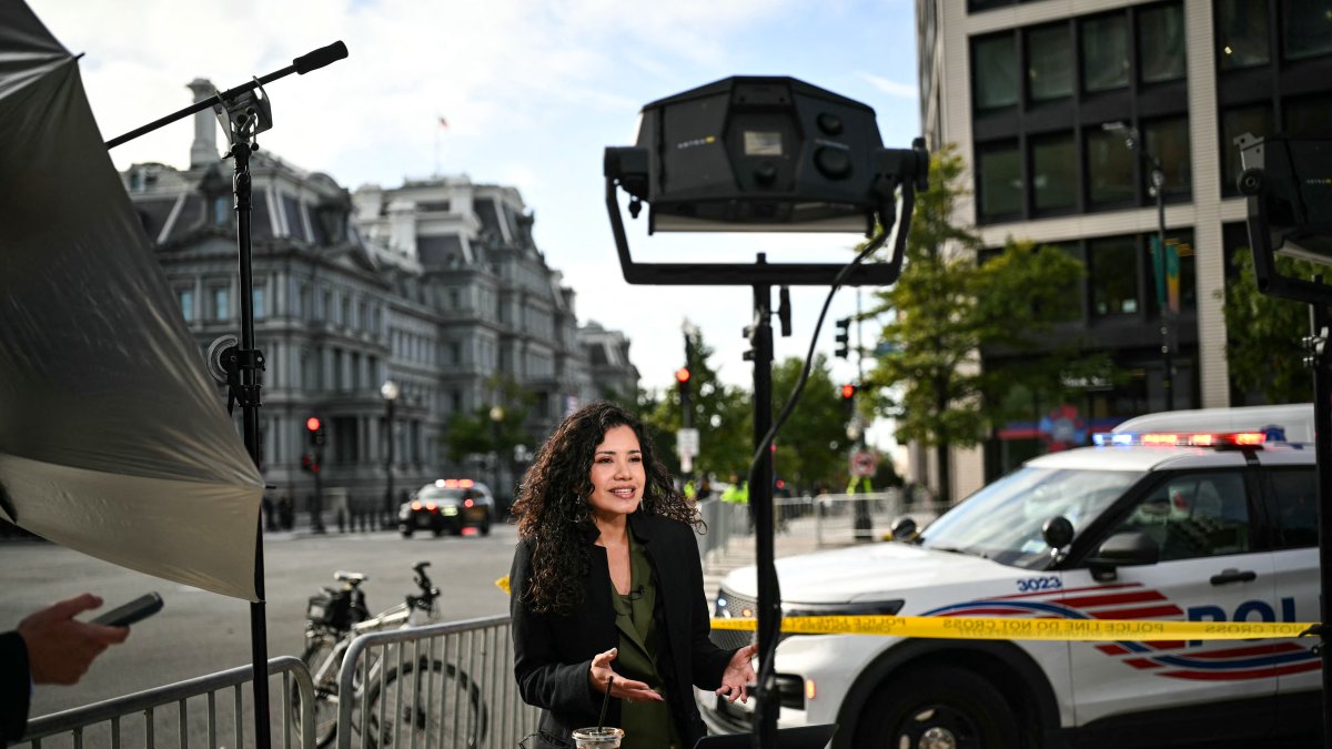 MS NOW correspondent Laura Barrón-López reporting from a street corner near the White House