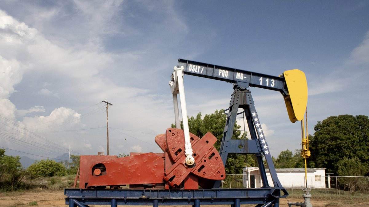 Bomba de petróleo en El Progreso, estado de Zulia, Venezuela/ Margioni BERMÚDEZ