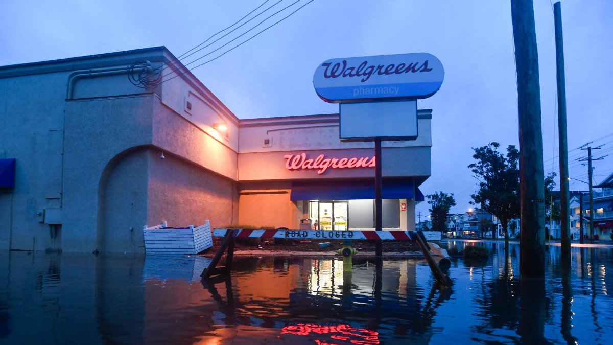 Las aguas de la inundación afectan a negocios en Ocean City, Nueva Jersey, el 26 de septiembre de 2026