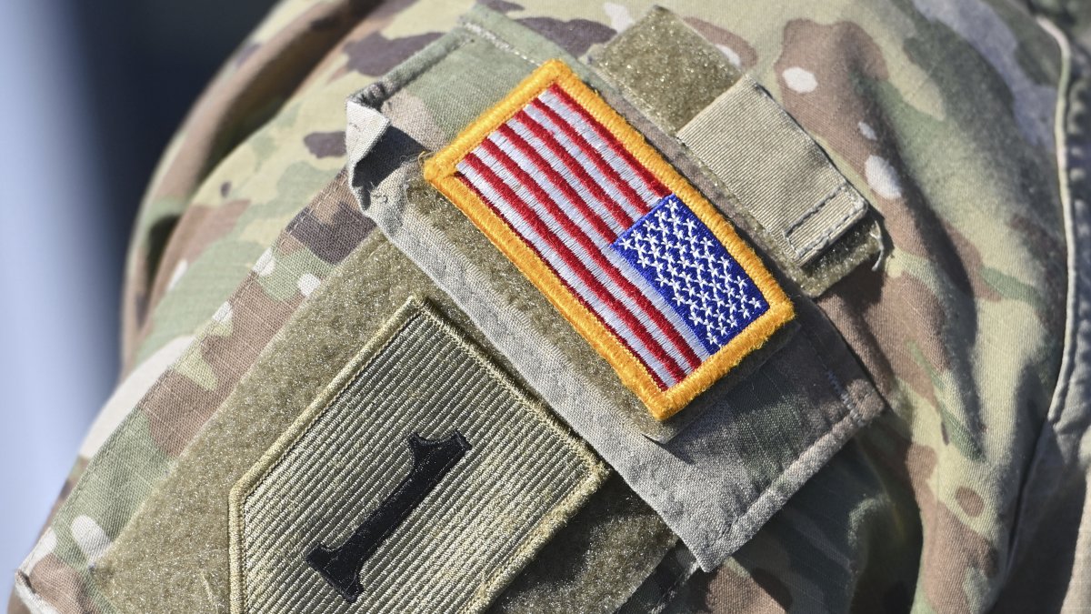 Bandera de Estados Unidos en un uniforme militar/ Frank Hoermann / SVEN SIMON
