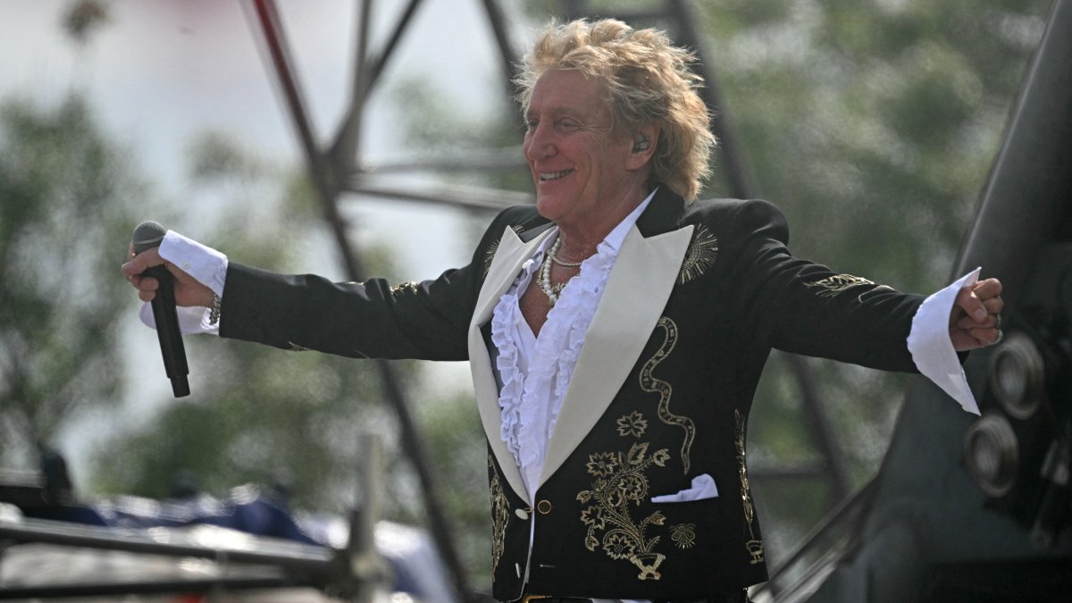 Rod Stewart, durante un concierto en Reino Unido en 2025