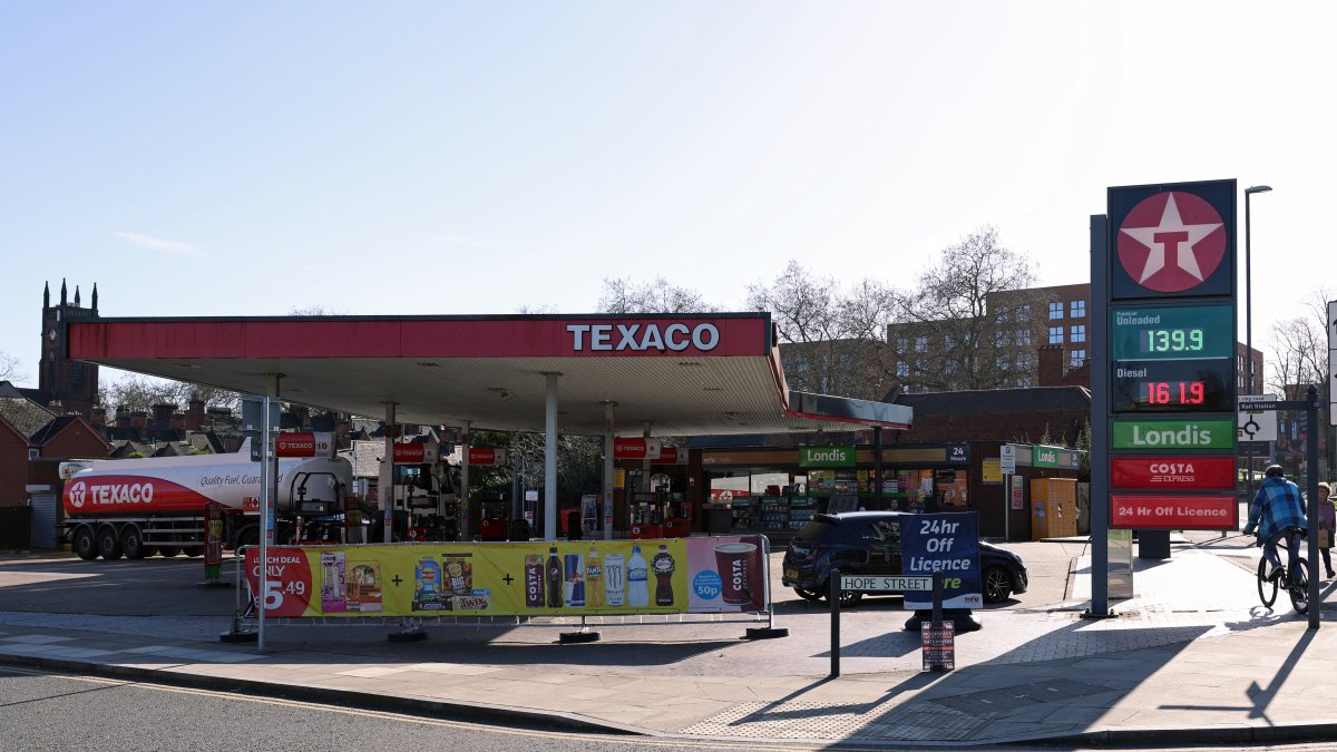 Una gasolinera Texaco en Derby, Inglaterra