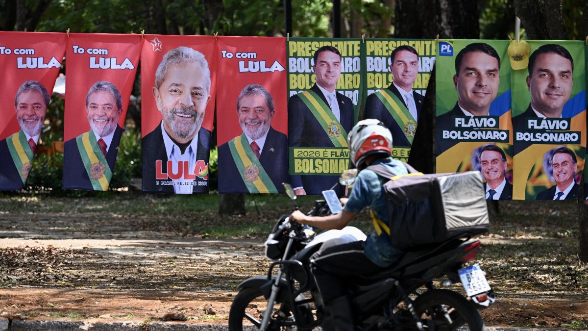 Images of Brazil's presidential candidates, Luiz Inácio Lula da Silva and Flávio Bolsonaro