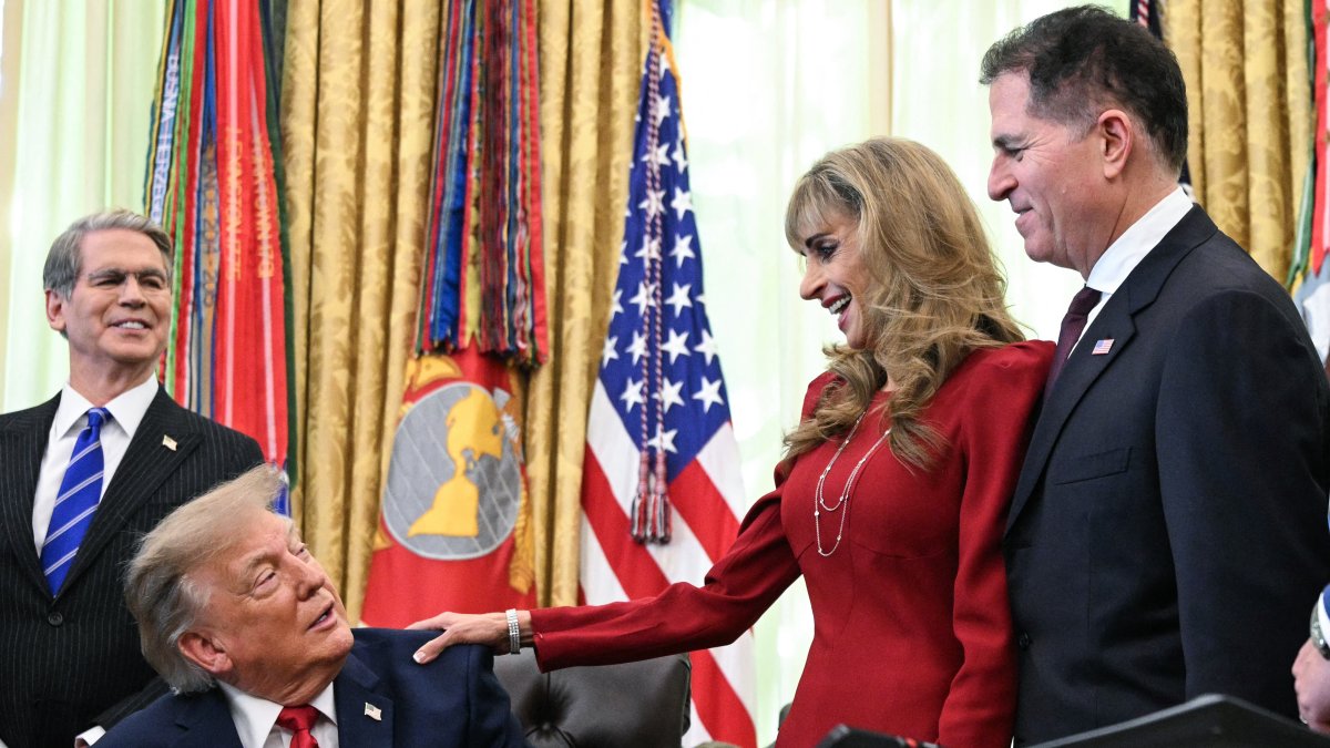 Donald Trump, alongside Michael and Susan Dell