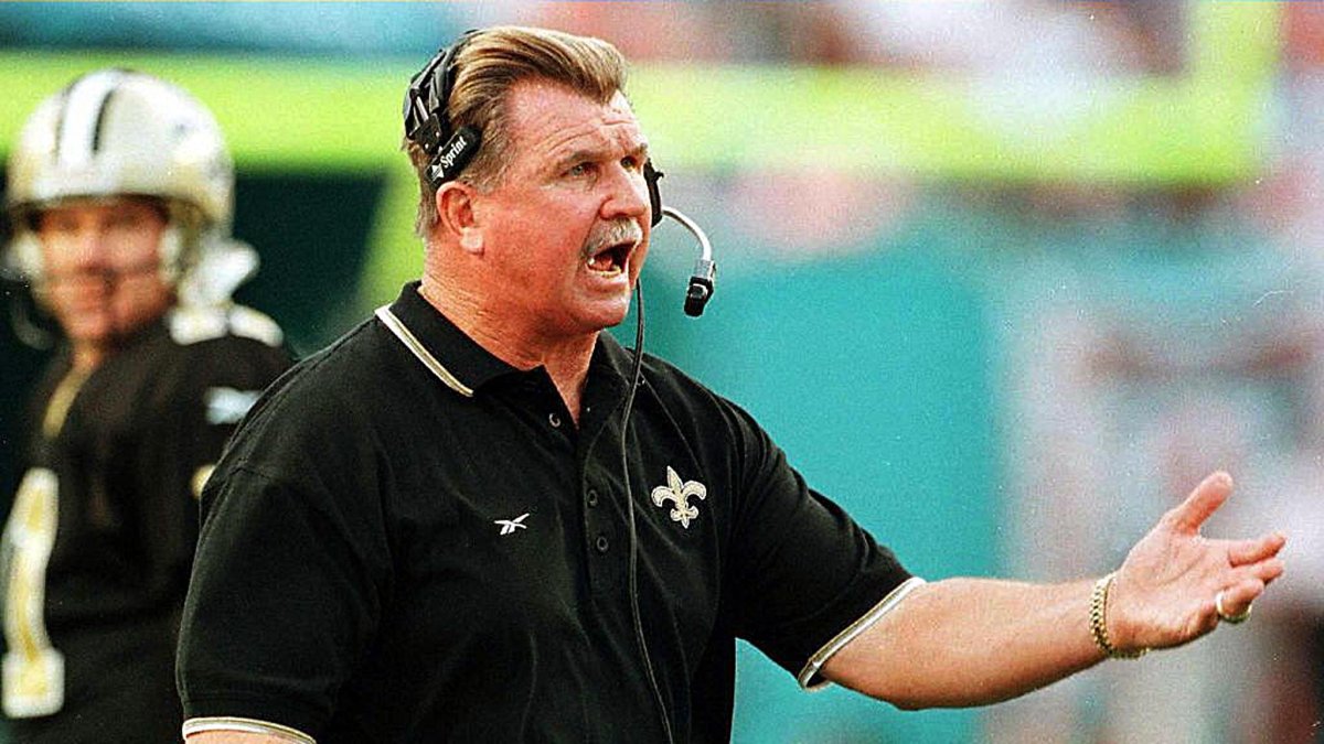 (FILES) This 29 November, 1998, file photo shows New Orleans Saints head coach Mike Ditka