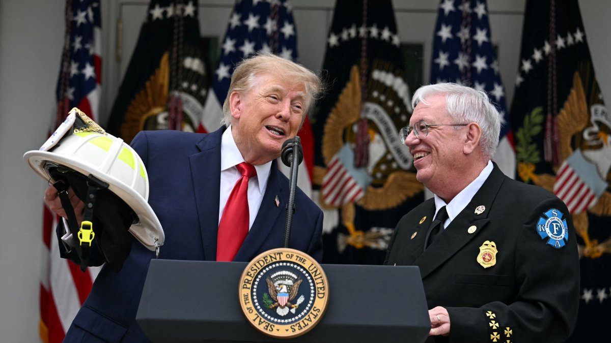 Donald Trump junto a Steve Hirsch en la Casa Blanca/ Jim WATSON