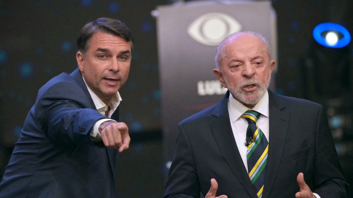 President and presidential candidate Luiz Inácio Lula da Silva and right-wing candidate Flávio Bolsonaro