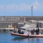 Equipos de emergencia italianos tras las tareas de rescate del Bayesian