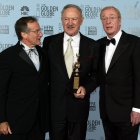 Gene Hackman es acompañado por sus compañeros Robin Williams y Michael Caine