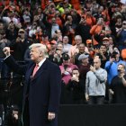 Trump ingresando al Wells Fargo Center / Brendan Smialowski