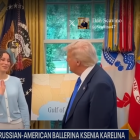 El presidente Trump saluda a Ksenia Karelina - Captura de pantalla YouTube