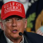 El presidente Donald Trump ofrece una conferencia de prensa en Florida