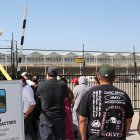 Familiares de los detenidos en la redada de inmigración en Glass House Farms