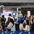 Personal de la TSA trabajando durante el cierre del Gobierno