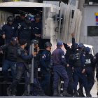 La policía antidisturbios llega a El Helicoide, sede del servicio de inteligencia y centro de detención de Venezuela, en Caracas, Venezuela, el jueves 8 de enero de 2026, después de que el presidente de la Asamblea Nacional, Jorge Rodríguez, anunciara que el Gobierno liberaría a presos venezolanos y extranjeros.