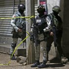 Miembros de la Guardia Nacional en la escena de un tiroteo masivo que dejó 11 muertos en México