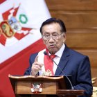 Esta fotografía cedida por el Congreso peruano muestra al nuevo presidente interino de Perú, José María Balcázar, pronunciando un discurso tras su elección en el Congreso Nacional de Lima el 18 de febrero de 2026.
El parlamentario peruano de izquierda José María Balcázar fue elegido presidente del Congreso el 18 de febrero de 2026 y se convertirá automáticamente en presidente interino del país, tras la destitución de José Jeri en un nuevo episodio de inestabilidad política.