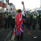 Manifestantes se enfrentan a la policía en Southampton
