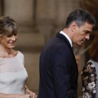 El presidente del Gobierno de España, Pedro Sánchez, y su esposa, Begoña Gómez.