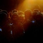 Soldados ucranianos esperan órdenes cuando se cumple un año del comienzo de la invasión rusa. Una lucha que se ha extendido a las cifras.