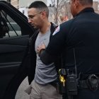 Solomon Peña es detenido por la Policía de Albuquerque.