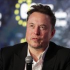 Elon Musk, el propietario de X (Twitter), se dirige al público durante la Conferencia de la Asociación Judía Europea en el DoubleTree by Hilton de Cracovia.