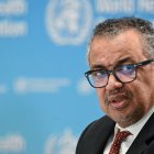 El jefe de la Organización Mundial de la Salud (OMS), Tedros Adhanom Ghebreyesus, habla en una rueda de prensa sobre el 75 aniversario de la Organización Mundial de la Salud en Ginebra, el 6 de abril de 2023. (Foto de Fabrice COFFRINI / AFP)