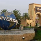 Entrada de Universal Studios, situada en Florida. La compañía anunció que en 2025 abrirá un nuevo parque de atracciones con cinco áreas temáticas.
