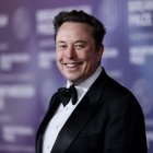 Elon Musk llega a la ceremonia del Décimo Premio Breakthrough en el Academy Museum of Motion Pictures de Los Ángeles, California