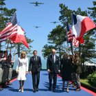 Joe y Jill Biden, junto con Emmanuel Macron y su esposa en la celebración del 80 aniversario del Desembarco en Normandía.