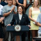 Kamala Harris, durante el acto con los equipos campeones de la NCAA en la Casa Blanca en su primer acto desde la retirada de Joe Biden.