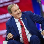 Ken Paxton presentó la demanda en el tribunal de distrito estatal del condado de Montgomery/ Mandel Ngan