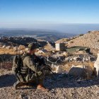 Un soldado israelí en la frontera con Líbano preparado para la operación terrestre.