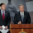 Linsdey Graham (derecha) y Richard Blumenthal
