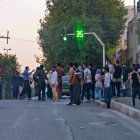 Una imagen obtenida por AFP fuera de Irán muestra a iraníes protestando en Sanandaj