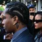 La cantante barbadense Rihanna (dcha.) y Rakim Mayers (izq.), alias A$AP Rocky, abandonan el Centro de Justicia Penal Clara Shortridge Foltz tras el veredicto de su juicio por delito grave de agresión en Los Ángeles, California, el 18 de febrero de 2025. A$AP Rocky fue declarado inocente de delito grave de agresión el 18 de febrero al término de su juicio. El músico, que tiene dos hijos con la cantante Rihanna, se había enfrentado a más de dos décadas de prisión si hubiera sido declarado culpable de la supuesta agresión a un antiguo amigo en Hollywood en 2021.