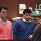 Erik Menéndez y su hermano Lyle durante una audiencia el 29 de diciembre de 1992