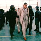 El narcotraficante Ernesto Fonseca es trasladado en la cárcel, 2005