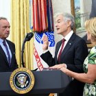 El dr. Mehmet Oz asume su cargo en la Casa Blanca.